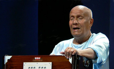 ckg-singing-on-harmonium.jpg